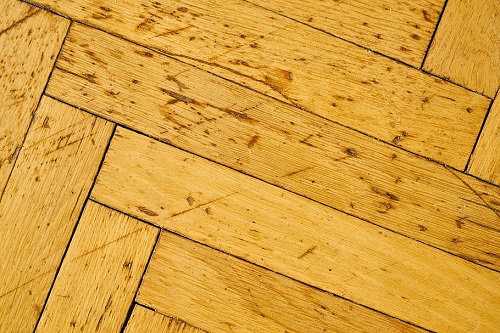 lantai kayu yang telah difinishing dengan Biovarnish Series