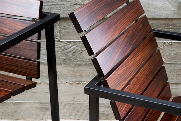 furniture dari kayu sonokeling harus ditreatmen dan difinishing dengan baik